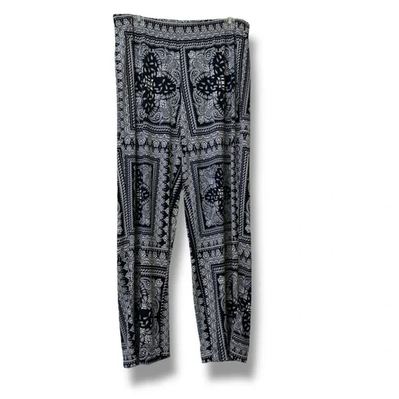 Premise wide leg palazzo pants in a black white paisley floral pattern - Picture 3 of 8
